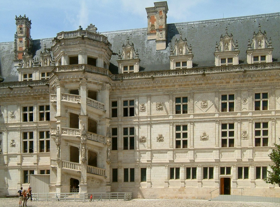 Schloss Blois, Aussentreppe