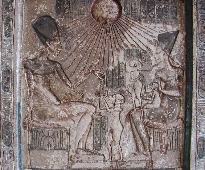 Sonenengesang des Echnaton – Echnaton und Nofretete beten mit ihren Kindern Aton an